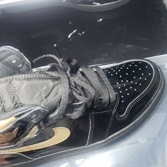 Athletic_Shoes